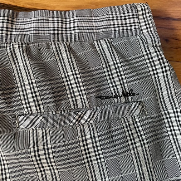 Travis Mathews Plaid Golf Shorts Men's Size
W40 Inseam 12" Gray Silver - Picture 4 of 10